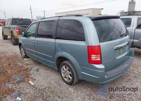 2010 Chrysler Town & Country Touring z USA, uszkodzony, nr VIN 2A4RR5D14AR288815